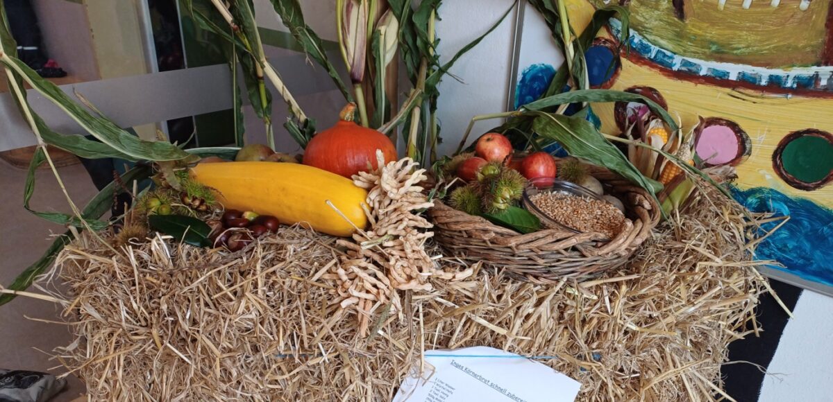 Erntedank-Gaben in der Kita Kinnerhuus Holtgast